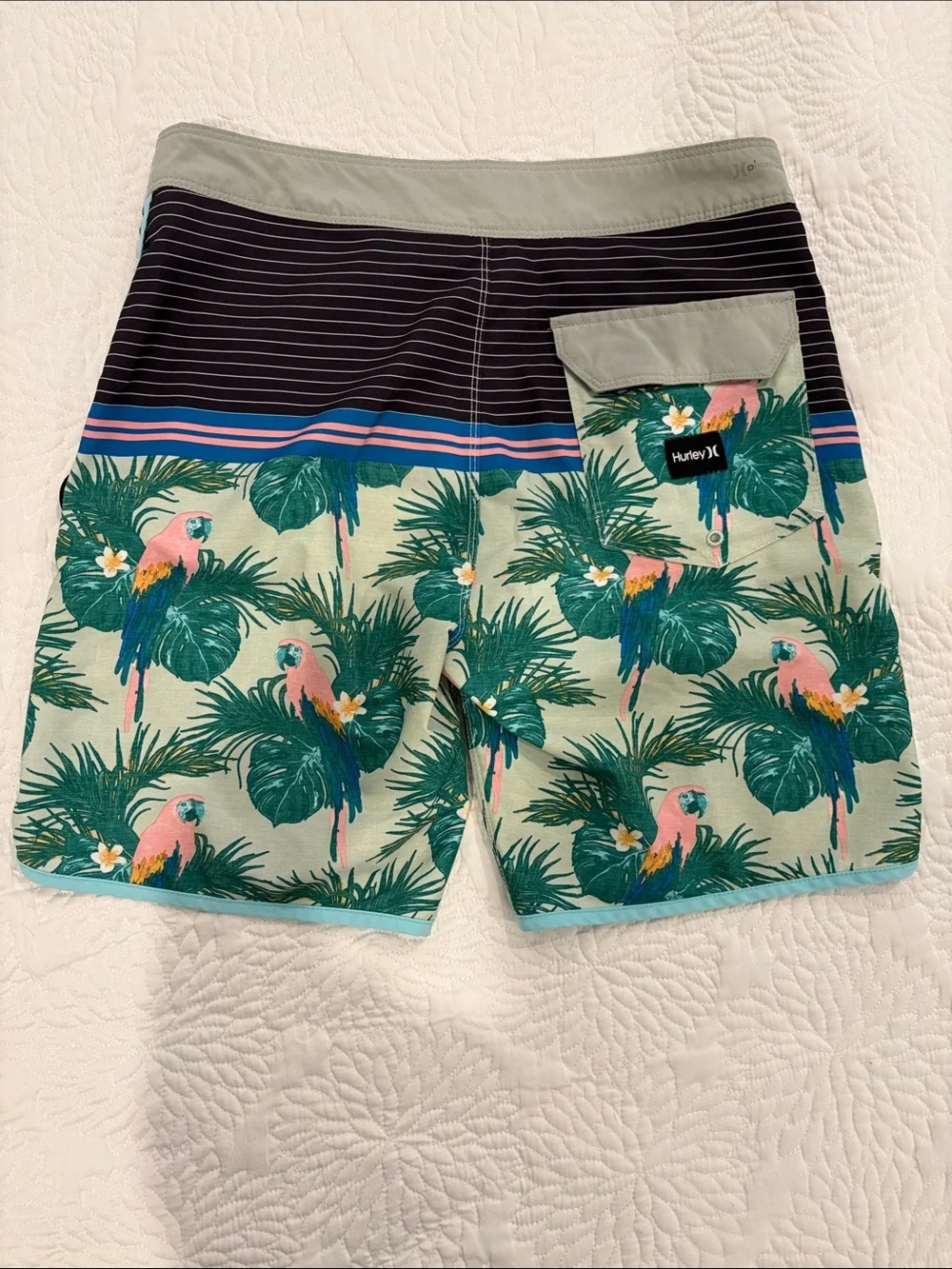 Hurley men’s Tropical Parrot Print Swim Trunks in Mint and Pink Sz 28